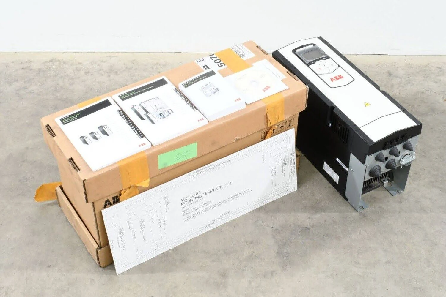 ABB ACS880-01-032A-3 15kW 400V IP21 AC Drive